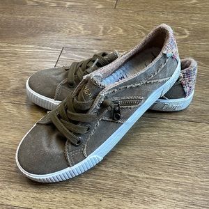 Blowfish Superfoam Sock Sneaker NWOT - Size 6